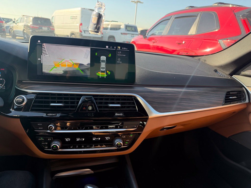 Used 2022 BMW 530e w/ Premium Package RWD image 9