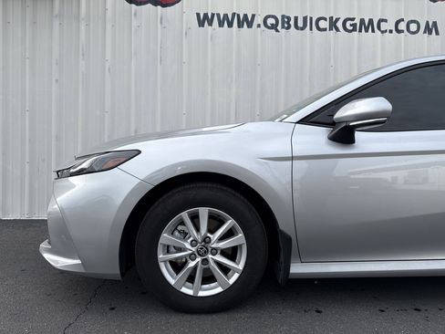 Used 2025 Toyota Camry LE image 4