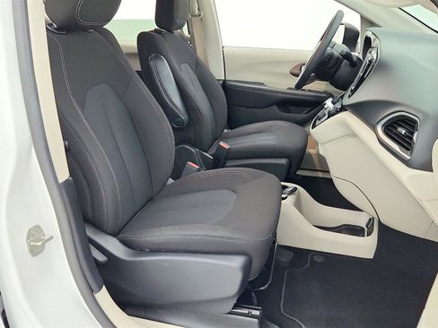 Used 2023 Chrysler Voyager LX FWD image 35