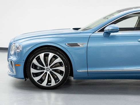 New 2026 Bentley Flying Spur Plug-In Hybrid image 2