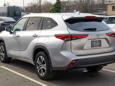 Used 2023 Toyota Highlander XLE image 5