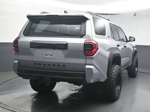 Used 2025 Toyota 4Runner SR5 AWD/4WD image 7