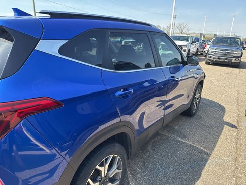 Used 2021 Kia Seltos EX image 9