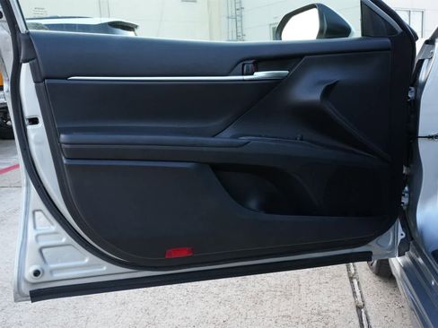 Used 2023 Toyota Camry SE image 17