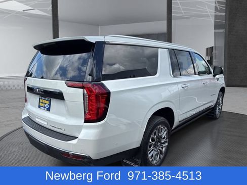 Used 2024 GMC Yukon XL Denali Ultimate AWD/4WD image 5