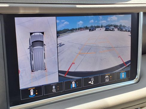 Used 2021 GMC Yukon XL Denali w/ LPO, Illumination Package AWD/4WD image 11