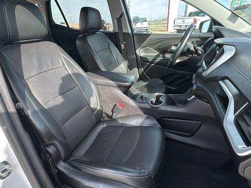 Used 2024 GMC Terrain SLT image 30