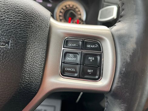 Used 2017 RAM 1500 Laramie image 19