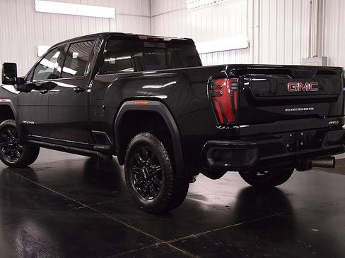 Used 2024 GMC Sierra 2500 AT4 w/ AT4 Premium Plus Package image 5