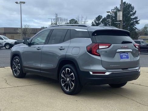 Used 2023 GMC Terrain SLT w/ Tech Package image 4