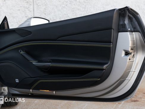 Used 2019 Ferrari 488 Spider image 32