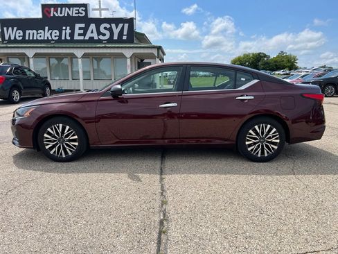 Used 2025 Nissan Altima 2.5 SV FWD image 6