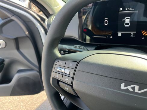 New 2025 Kia K4 LXS image 18