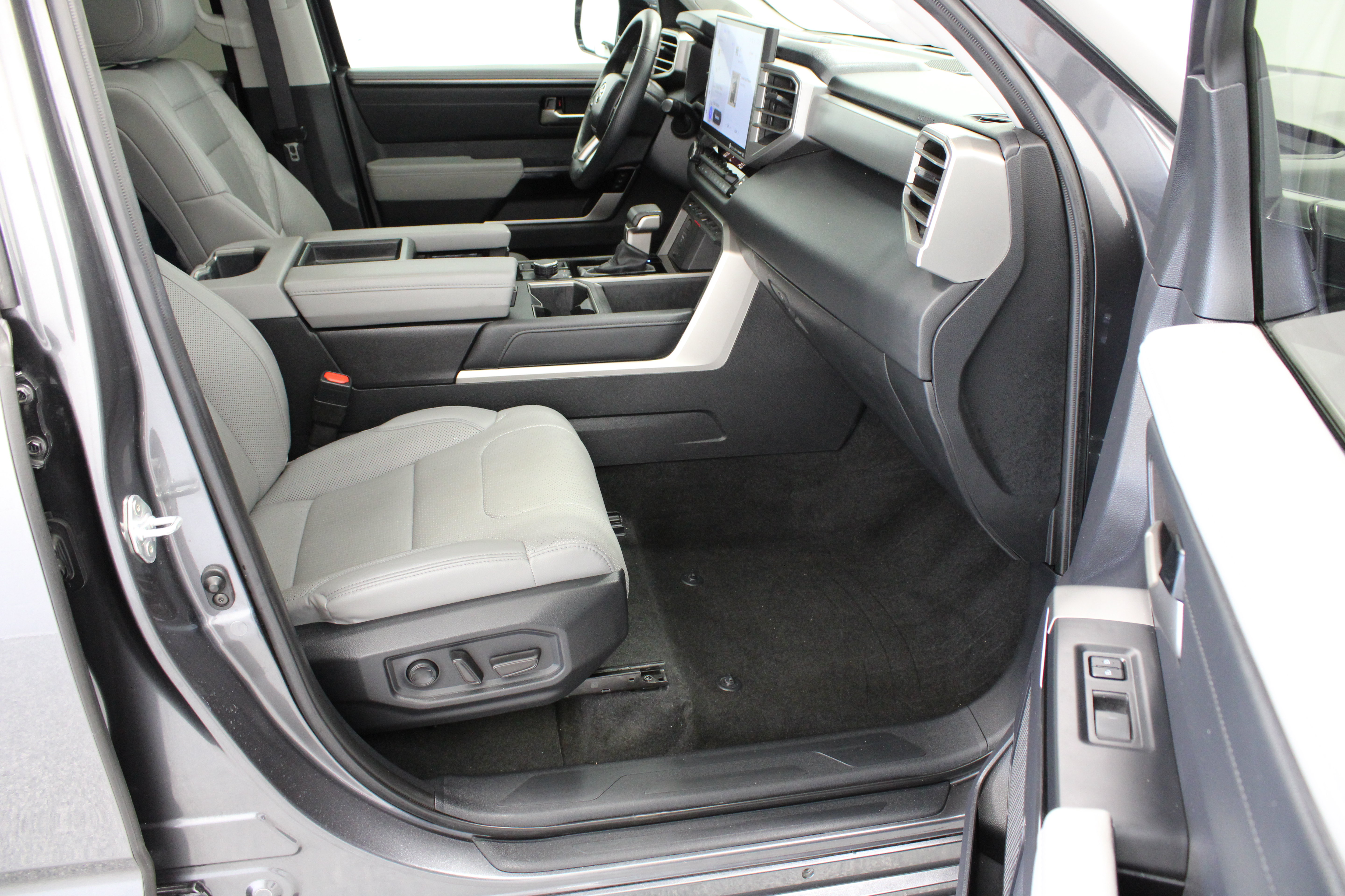 Used 2023 Toyota Tundra Limited AWD/4WD image 42