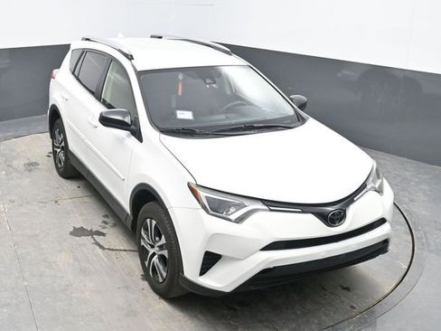 Used 2018 Toyota RAV4 LE image 23