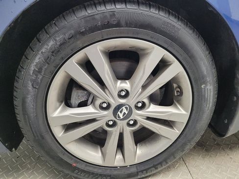 Used 2018 Hyundai Elantra Value Edition FWD image 31