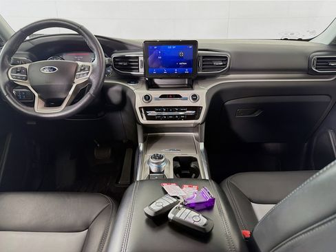 Used 2022 Ford Explorer XLT w/ Equipment Group 202A image 24