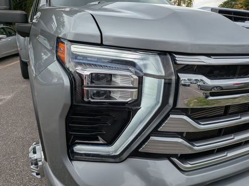 Used 2024 Chevrolet Silverado 3500 High Country w/ High Country Premium Package AWD/4WD image 9