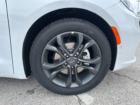 New 2026 Chrysler Pacifica Select image 38