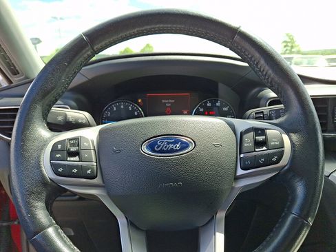 Certified 2022 Ford Explorer XLT w/ Equipment Group 202A AWD/4WD image 20