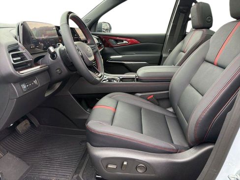 New 2026 Chevrolet Traverse RS w/ LPO, Floor Liner Package AWD/4WD image 11