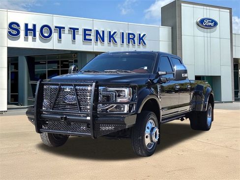 Certified 2022 Ford F450 Platinum w/ FX4 Off-Road Package image 3