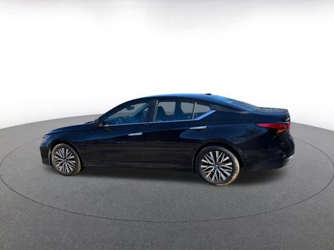 Used 2025 Nissan Altima 2.5 SV image 9