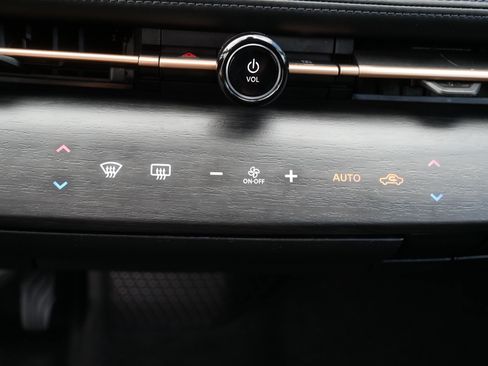 Certified 2023 Nissan Ariya AWD image 23