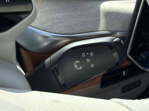 Certified 2025 Volkswagen ID. Buzz Pro S Plus AWD/4WD image 20