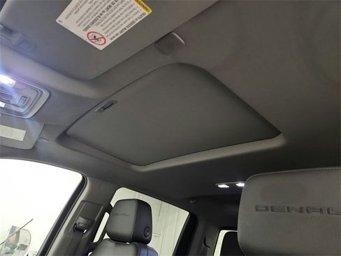 Used 2023 GMC Sierra 2500 Denali image 19