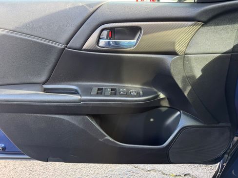 Used 2016 Honda Accord Sport image 18