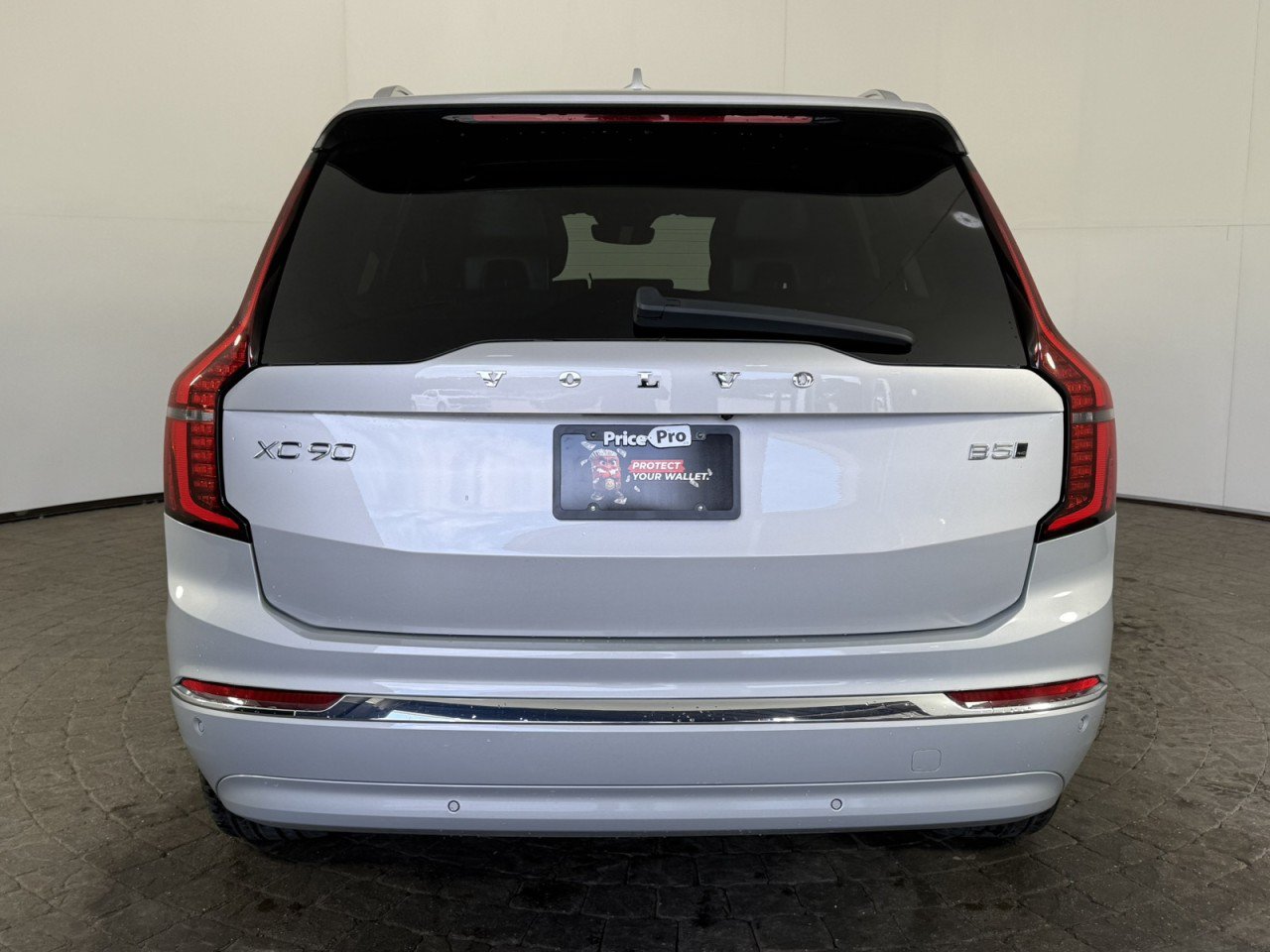 Used 2025 Volvo XC90 B5 Core AWD/4WD image 6