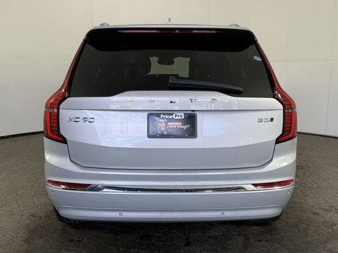 Used 2025 Volvo XC90 B5 Core AWD/4WD image 6