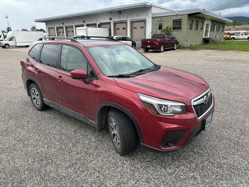 Used 2020 Subaru Forester Premium AWD/4WD image 3