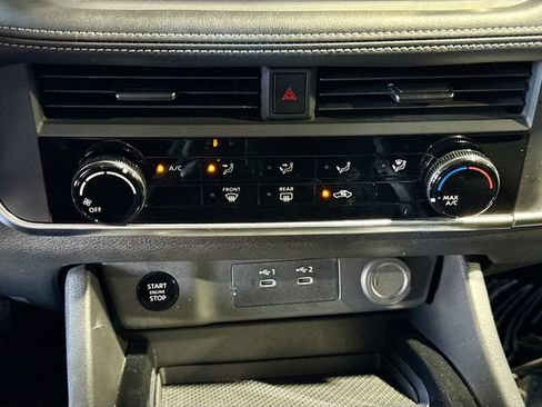 Used 2024 Nissan Rogue S FWD image 15