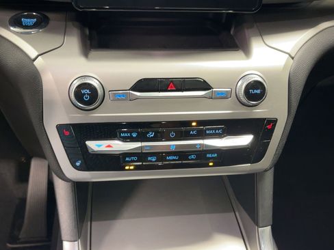 Used 2022 Ford Explorer XLT w/ Equipment Group 202A image 17