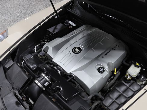 Used 2006 Cadillac XLR image 16