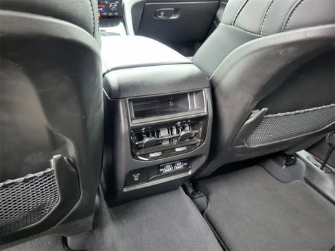 Used 2023 Jeep Grand Cherokee Altitude image 15