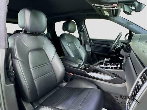 Used 2020 Porsche Cayenne Turbo w/ Assistance Package image 35