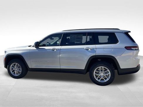New 2025 Jeep Grand Cherokee L Laredo image 4