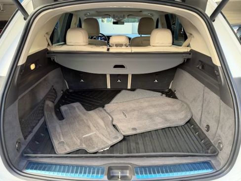 Used 2020 Mercedes-Benz GLE 350 w/ Premium Package image 28
