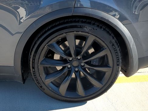 Used 2018 Tesla Model X 75D image 12