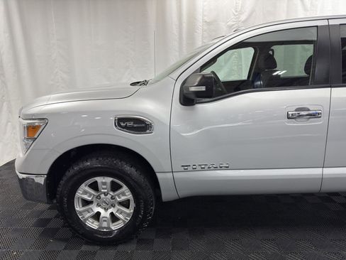 Used 2017 Nissan Titan SV image 6