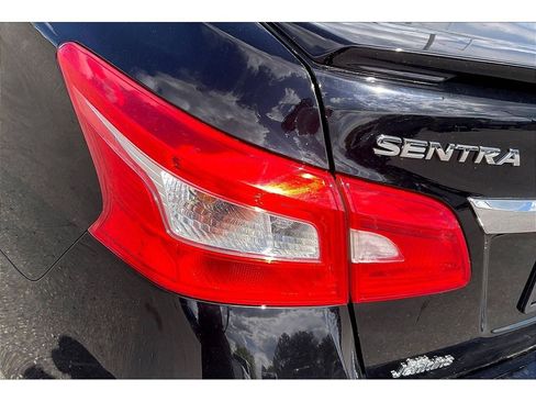 Used 2016 Nissan Sentra SR FWD image 31