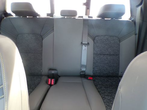 Used 2024 Chevrolet Colorado ZR2 w/ Technology Package image 8