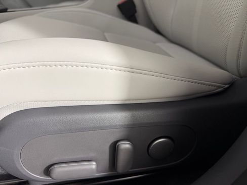 Used 2024 Hyundai Kona Limited image 25