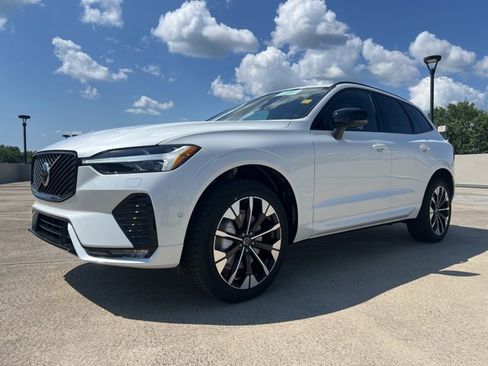 New 2026 Volvo XC60 B5 Plus w/ Climate Package image 3