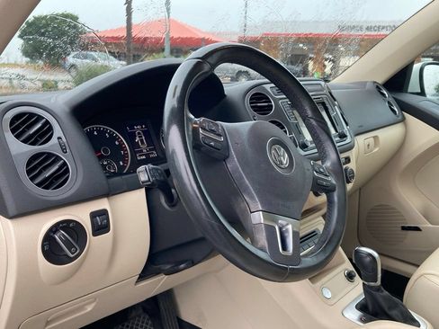 Used 2017 Volkswagen Tiguan SEL FWD image 9