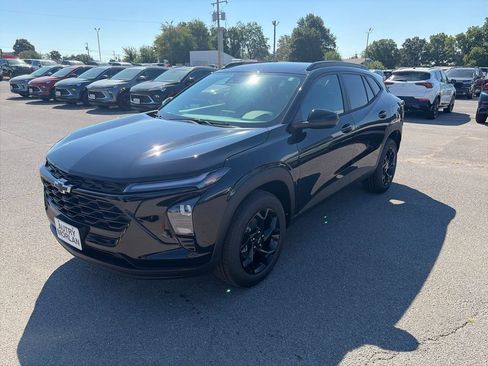 New 2026 Chevrolet Trax LT w/ Driver Confidence Package FWD image 2