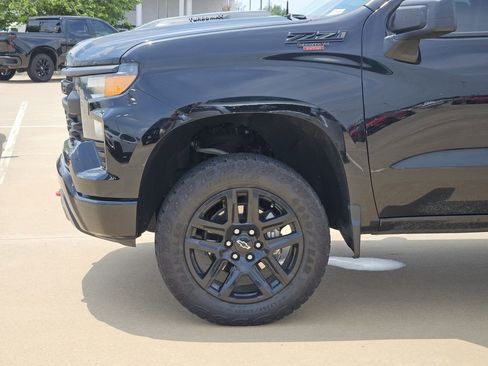 Used 2025 Chevrolet Silverado 1500 Custom Trail Boss w/ LPO, Dark Essentials Package AWD/4WD image 14